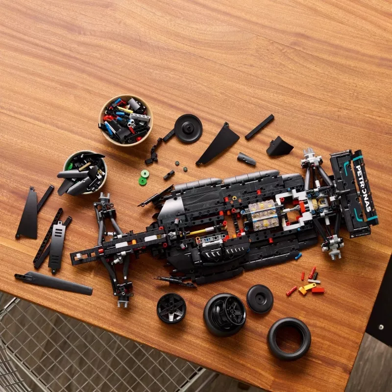 LEGO Technic modelio rinkinys Mercedes‑AMG F1 W14 E Performance — 1 432 detalės, rekomenduojamas amžius 18+