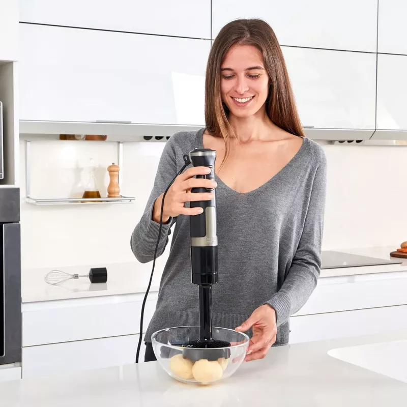 Panardinamas blenderis Juoda & Decker BXHBA1500E — 1500 W rankinis blenderis su nerūdijančio plieno kotu, 20 greičių, smulkintuvu, plaktuvėliu, pulsiniu režimu