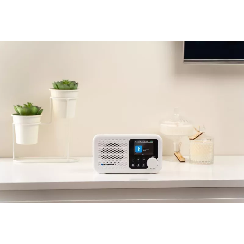 Radijo laikrodis BLAUPUNKT DR8BK — skaitmeninis žadintuvas su FM/DAB+, „Bluetooth 5.3“, 2 W, 1800 mAh, USB įkrovimas, juodas