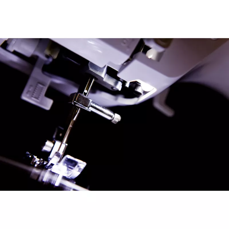 Automatinė buitinė siuvimo mašina Brother RH127VP2 — 27 programos, 820 aps./min, 5 mm dygsnio plotis, laisva rankovė, LED ekranas