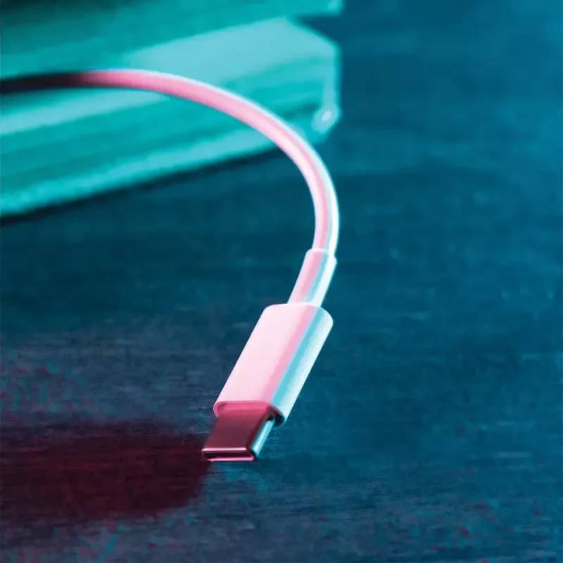 USB-C įkrovimo ir žaidimo laidas SUBSONIC SA5634, skirtas PS5 — laidinis įkrovimas ir duomenų perdavimas
