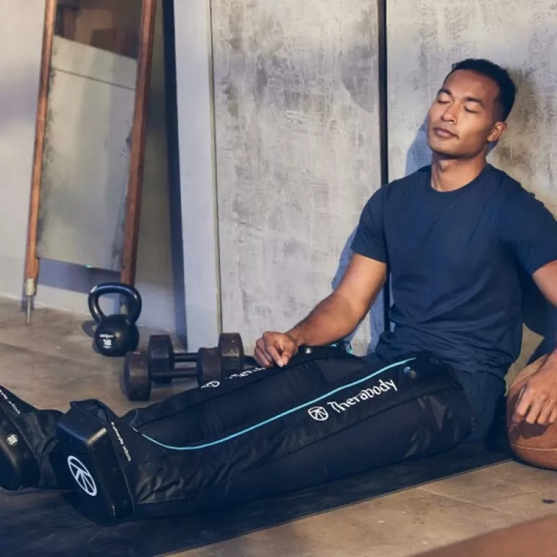 Kojų masažuoklis Therabody RecoveryAir Juoda — kompresinis masažas, 4 programos, Bluetooth, 240 min. baterija