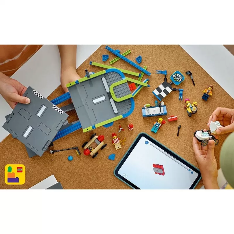 LEGO CITY 60460 No Limits: lenktyninio automobilio rampos sunkvežimis