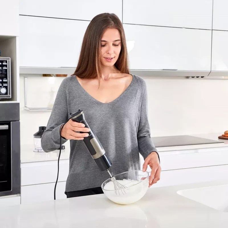 Panardinamas blenderis Juoda & Decker BXHBA1500E — 1500 W rankinis blenderis su nerūdijančio plieno kotu, 20 greičių, smulkintuvu, plaktuvėliu, pulsiniu režimu