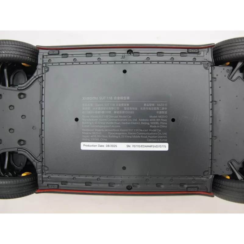 Lietinio modelio automobilis Xiaomi SU7 1:18 masteliu, surinktas, P278×G108×A81,5 mm