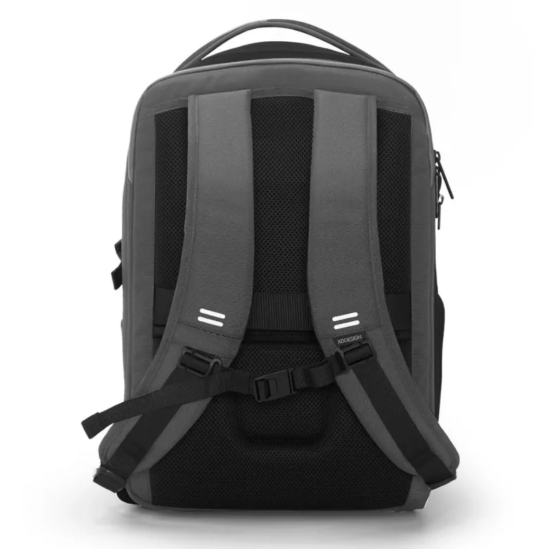 Kuprinė XDDESIGN Bizz pilka P705.932 — atspari vandeniui, lengva miesto kuprinė