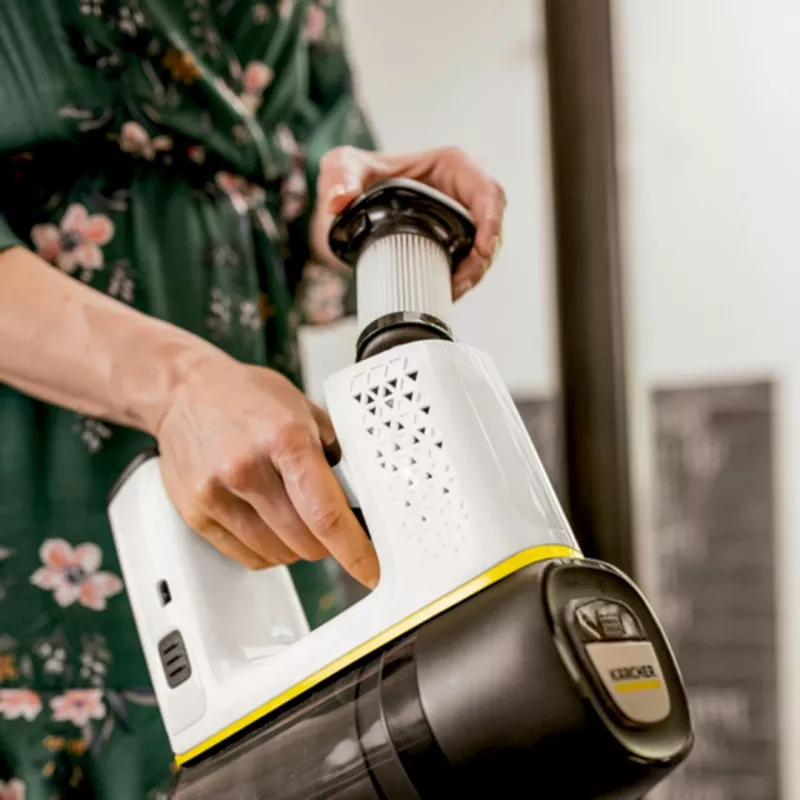 Stick vacuum Karcher VC 6 Cordless ourFamily Duo — belaidis stiebinis siurblys, 25,2 V, 0,8 l, HEPA 12, 50 min veikimo trukmė