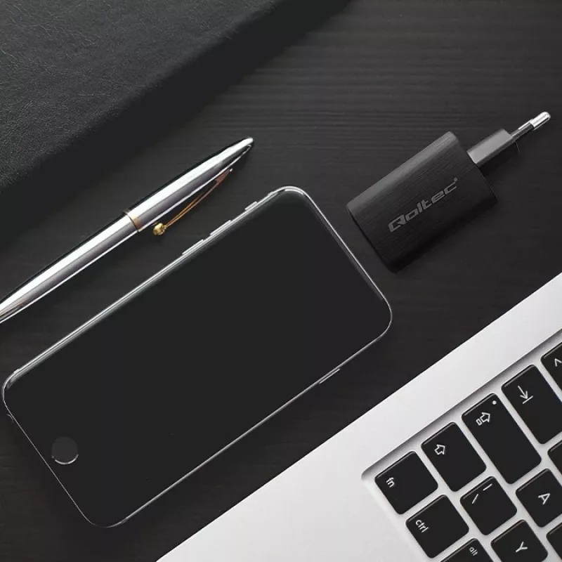 Qoltec 50766 mobiliojo įrenginio įkroviklis Nešiojamam kompiuteriui, Nešiojamai žaidimų konsolei, Power bank, Išmaniajam telefonui, Išmaniajam laikrodžiui, Planšetei Juodas AC Greitas įkrovimas Vidaus naudojimui