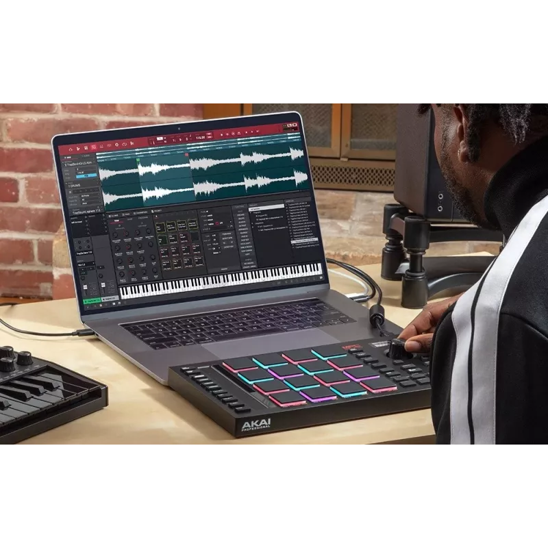 MIDI studijos valdiklis AKAI MPC Studio MK2 su 16 padėklų, LCD, RGB foniniu apšvietimu, USB-MIDI, 305 mm pločio