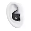 Į ausis įdedamos belaidės ausinės Apple Powerbeats Fit — IPX4 atsparios vandeniui, ANC, Bluetooth Class 1, 7 val. atkūrimo (30 val. su dėklu), lietimui jautrūs valdikliai, juodos