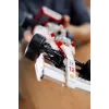 LEGO rinkinys McLaren MP4/4 Ayrton Senna 10330 — LEGO ICONS mastelio modelio vitrina