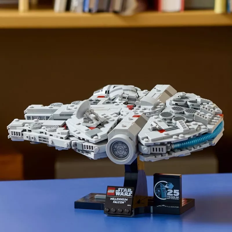 LEGO Star Wars Millennium Falcon 75375 modelio rinkinys — 1351 dalys, 18+, 190×240×130 mm