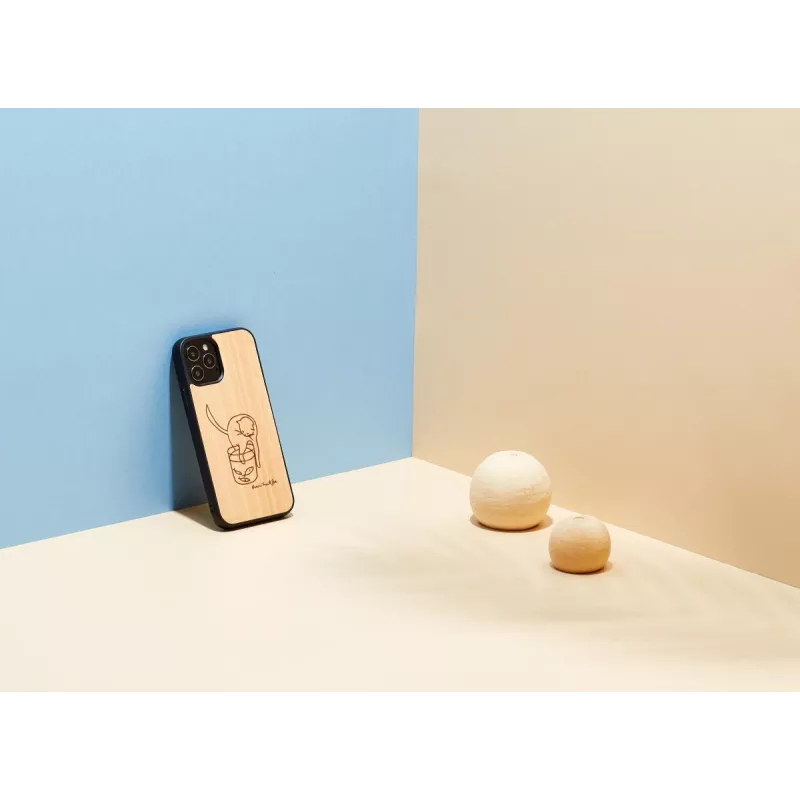 Apsauginis telefono dėklas “man and wood”, skirtas “iPhone 12 Pro Max” — katės su raudona žuvimi dizainas