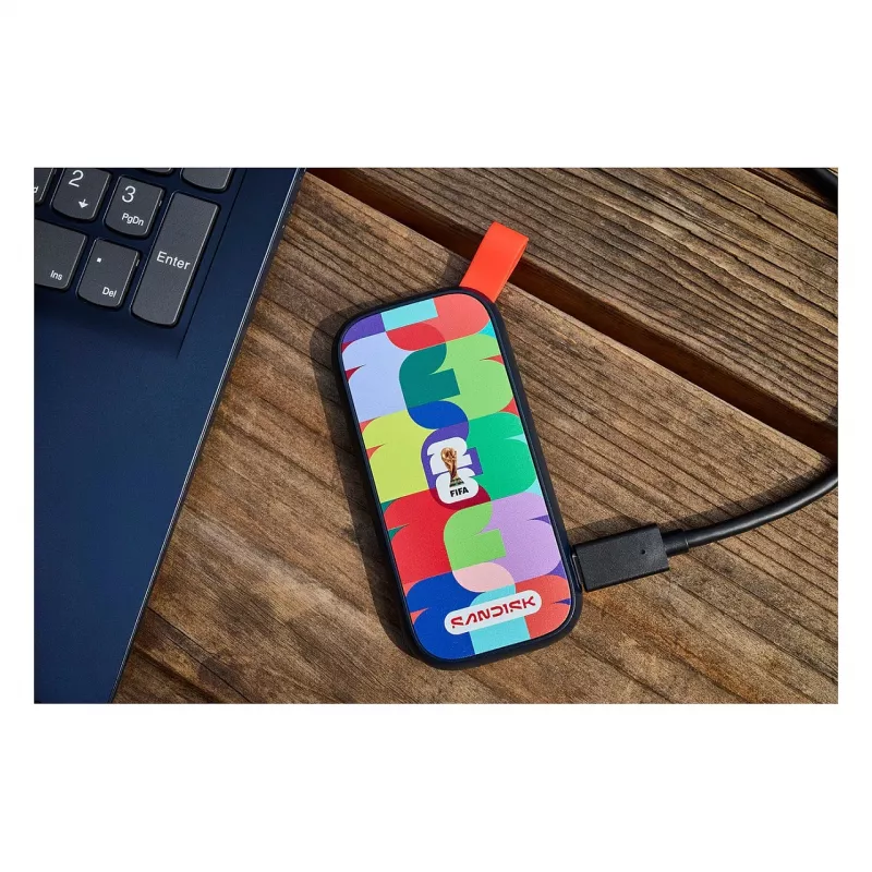 SanDisk - FIFA World Cup 2026 Edition - SSD - 1 TB - išorinis (nešiojamasis) - USB 3.2 Gen 2 (USB-C jungtis) (SDSSDE30F-1T00-G25)