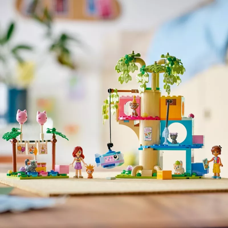Konstruktorius LEGO Friends 42666 Katės gimtadienio medžių namelis, 321 vnt., 6+ m., 180×160×100 mm