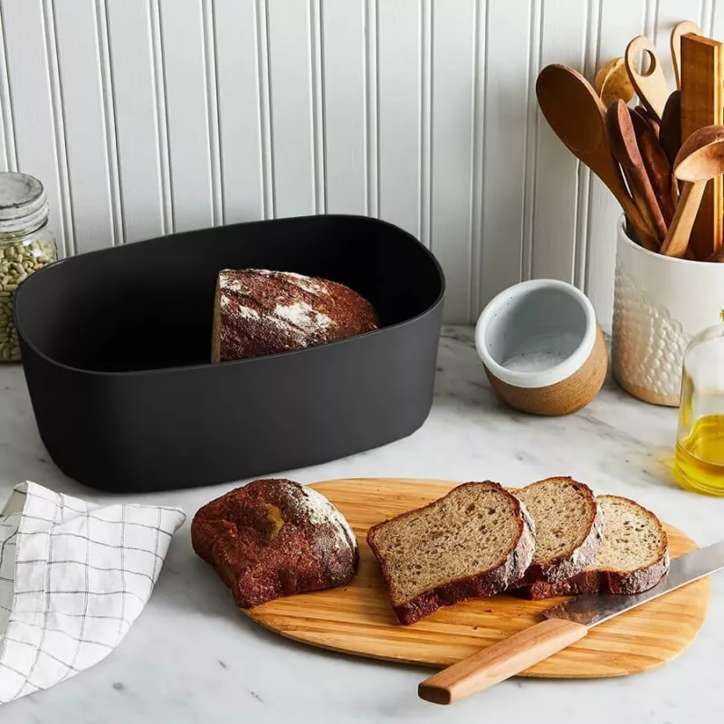 „Breadbox Maestro MR-1776-Juoda“ stalviršio duonos dėžė, plastikinis korpusas su mediniu dangčiu, 345×235×130 mm