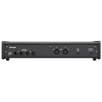 Garso sąsaja Tascam US-4X4HR – 4x XLR combo, 4 analoginiai išėjimai, 56 dB mikrofono priešstiprintuvis, 192 kHz, USB 2.0, stalinė, juoda