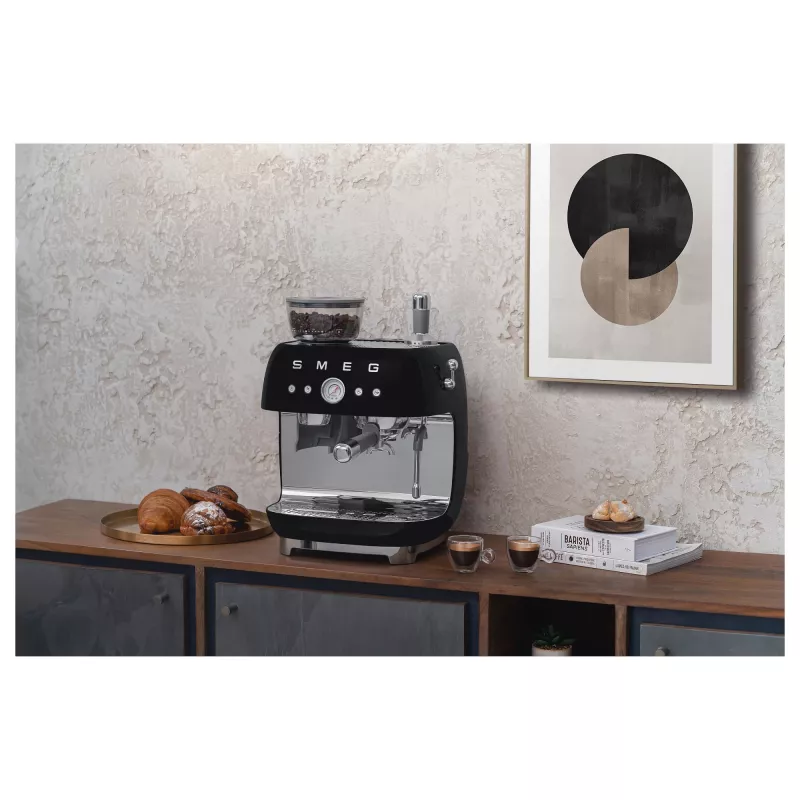 SMEG EGF03BLEU Espreso aparatas. Kava automatas 50-ųjų stilius. juoda