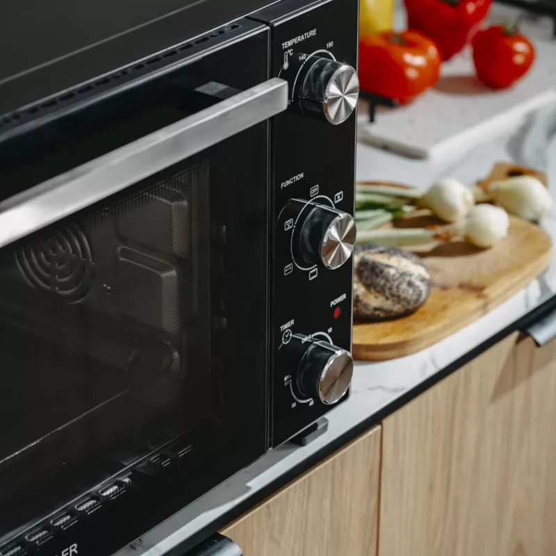 Elektrinė kompaktiška stalviršio krosnelė Adler AD 6026 — 48 l talpa, 1800 W, laisvai pastatoma, mechaninis laikmatis