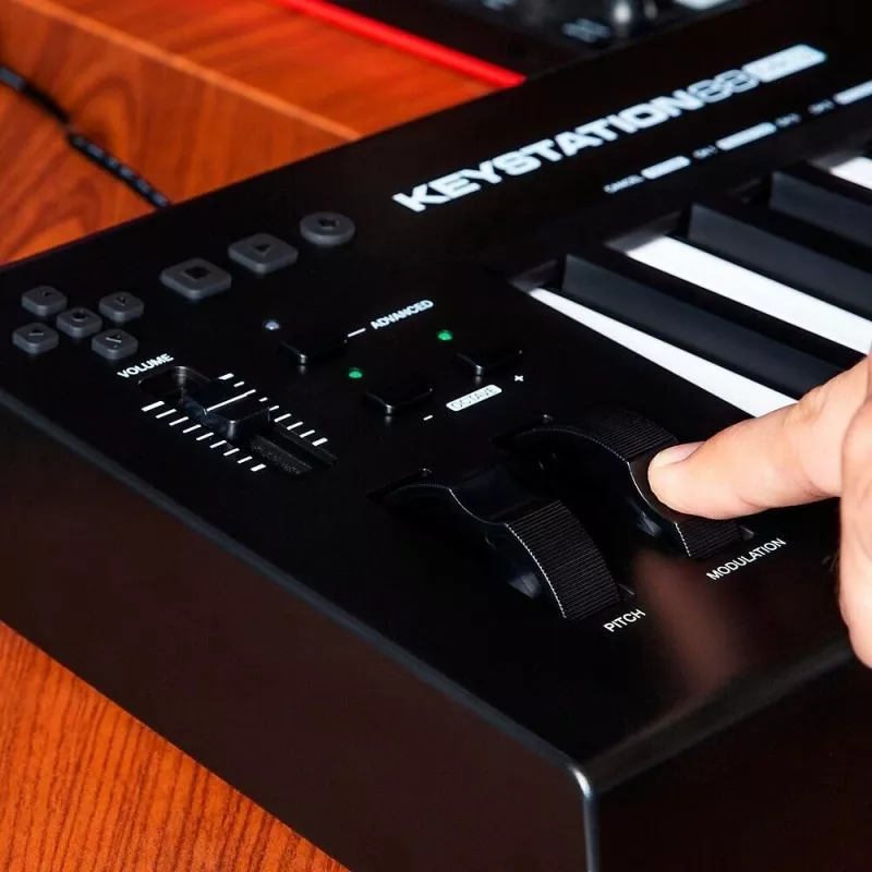 M-AUDIO Keystation 88 MK3 MIDI klaviatūra 88 klavišai USB juoda, balta