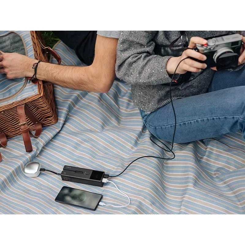 Nešiojama išorinė baterija TRACER Quant 10000 mAh Li-Ion, PD ir QC3.0, 3 prievadai (2×USB-C, 1×USB-A), 100W, juoda