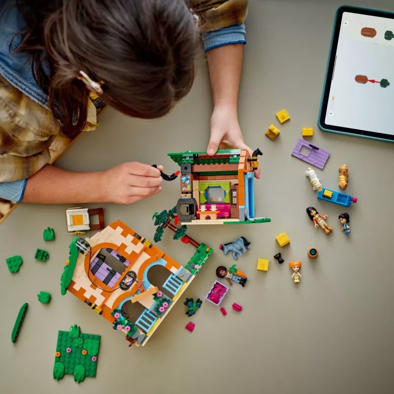 Konstrukcinis žaislas LEGO Friends Muzikos parduotuvės ir buto rinkinys 42653 – modulinis žaidimų rinkinys (LEGO prekės ženklas)
