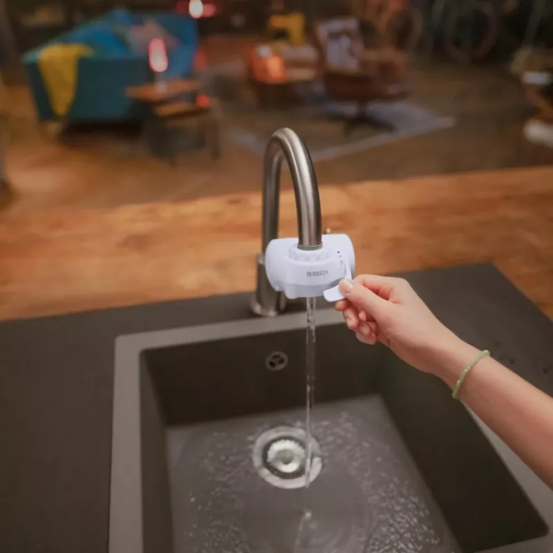Vandens čiaupo filtras BRITA ON TAP V CU CE2 (1052067) — 4 pakopų, 600 L talpa, 3 režimai, 5 adapteriai, baltas