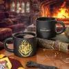 Keraminis puodelis Paladone Hogwarts Crest Embossed mug – įspaustas Hogvartso herbo dizainas, standartinė 330–400 ml talpa