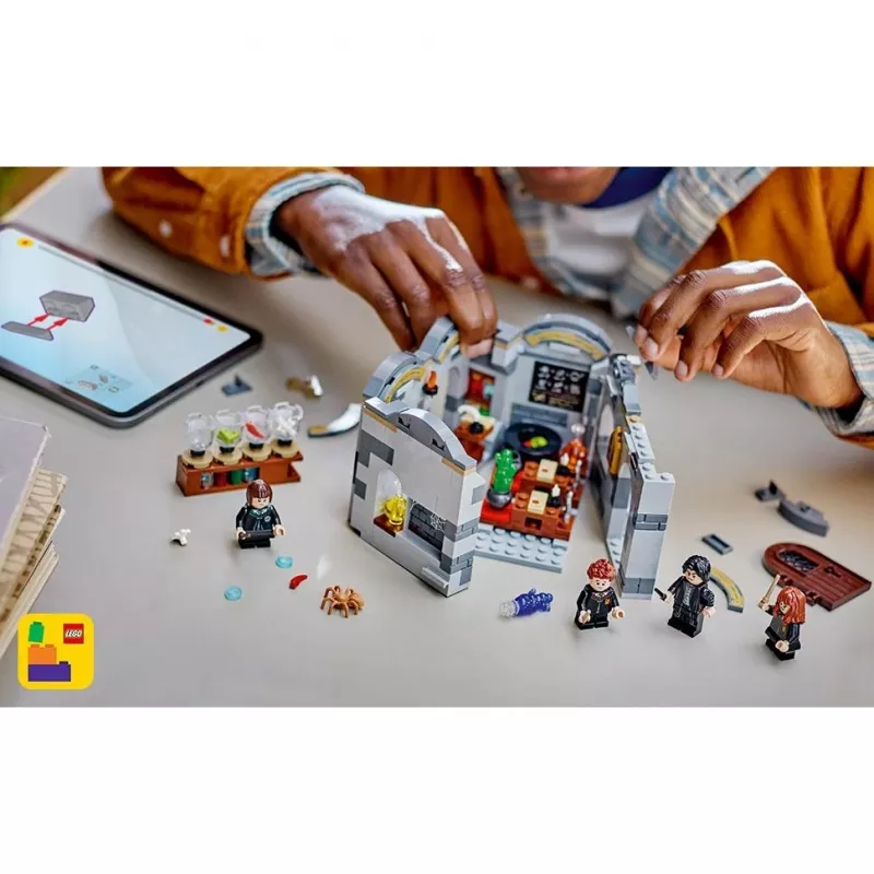 LEGO HARRY POTTER 76431 Hogwarts Castle: Potions Class