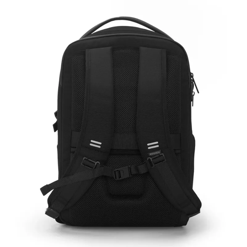 Kuprinė XDDESIGN Bizz Juoda — atspari vandeniui, lengva, modelis P705.931
