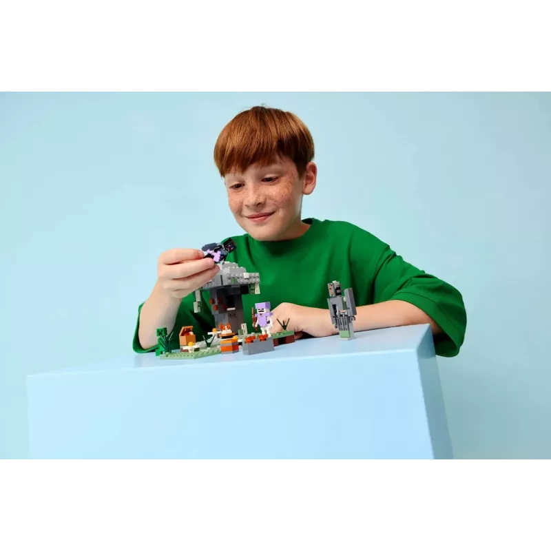 LEGO MINECRAFT 21586 The Pale Garden