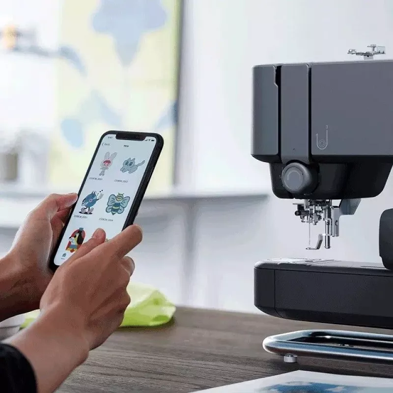 Embroidery machine Brother PP1 APR24 with 24 built-in designs and USB connectivity
