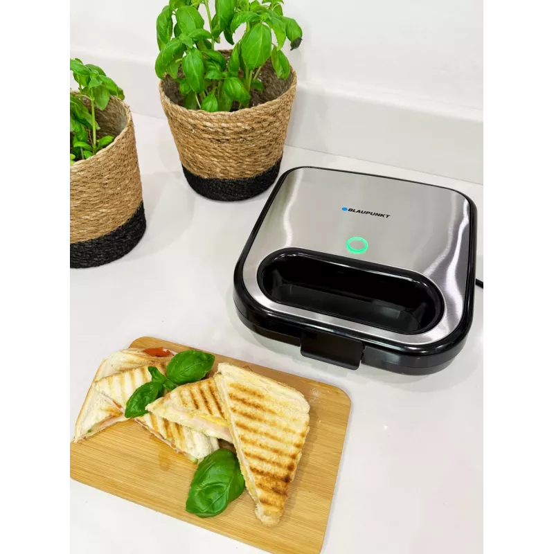 Skrudintuvas BLAUPUNKT SMS501 — sumuštinių keptuvas/grilis, 750 W, nepridegančios plokštės, kompaktiškas, juodas