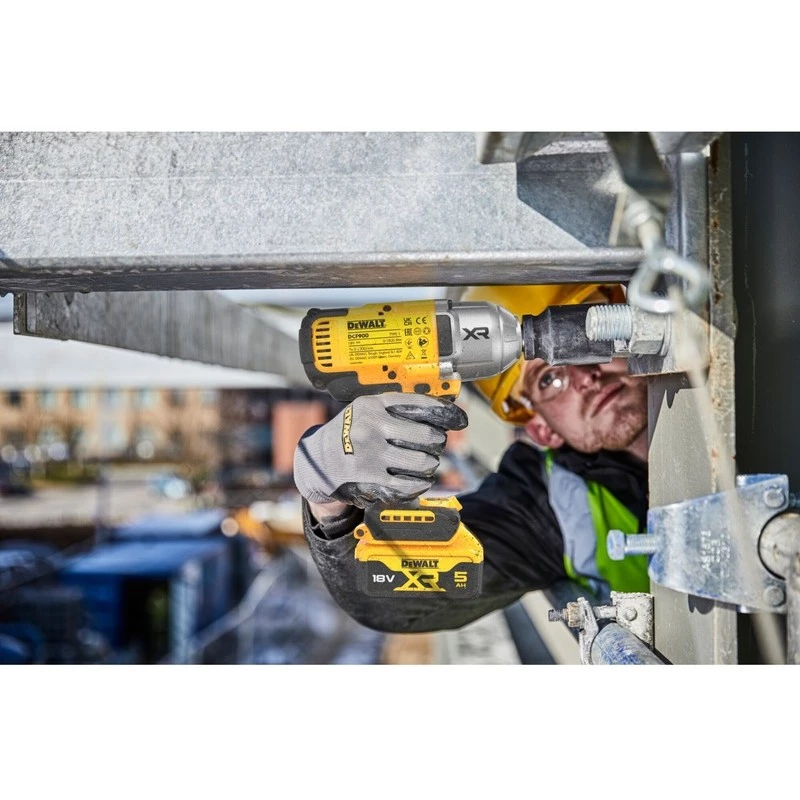 Smūginis veržliasukis DeWALT DCF900P2T-QW 1/2 colio bešepetėlis 18 V, 1898 N·m, 5 Ah baterija, 2 baterijos, įkroviklis, dėklas