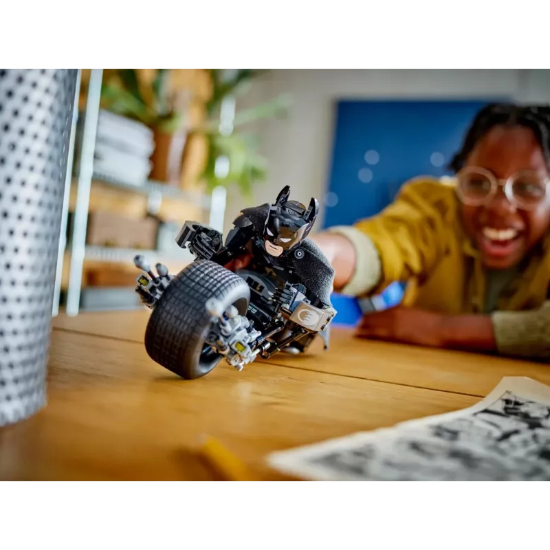 LEGO® DC Batman™: Betmeno konstruojama figurelė ir motociklas 76273