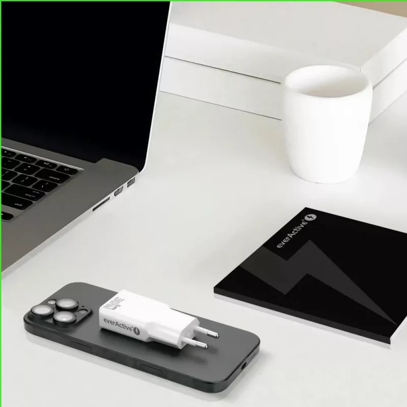 Universalus USB sieninis įkroviklis everActive SC-380Q Super plonas QC 3.0 — greitasis įkrovimas Quick Charge 3.0, kompaktiška konstrukcija