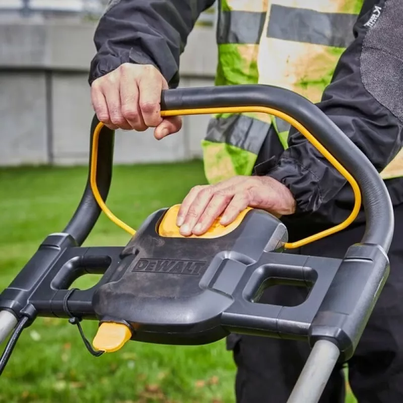 Stūmiklinė vejapjovė DeWALT DCMW564P2-QW