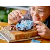 LEGO Harry Potter Skraidantis Ford Anglia automobilio žaislas 7 metų ir vyresniems vaikams, berniukams ir mergaitėms, pastatomas modelis su Roniu Vizliu minifigūrėle ir Hedviga