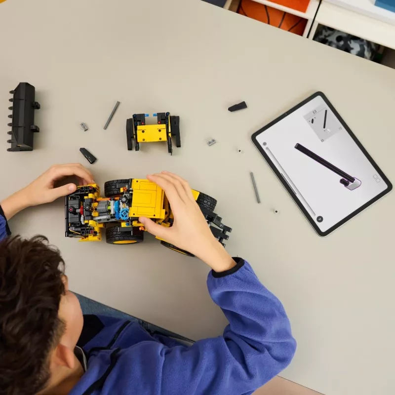 Konstruktorius „LEGO Technic Volvo L120“ elektrinis ratinis krautuvas, modelis 42209, 973 dalių, nuo 9 metų, 140×110×350 mm