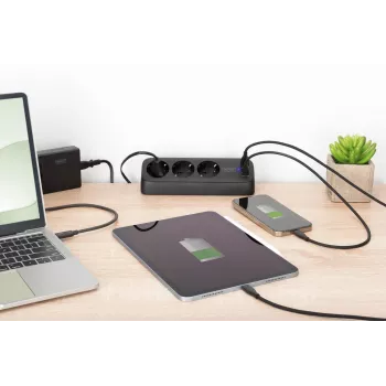 Maitinimo šakotuvas DIGITUS 3 lizdų su 2×USB-A ir 1×USB-C, 3 kintamosios srovės lizdai Tipas E/F, 1,5 m laidas, juodas