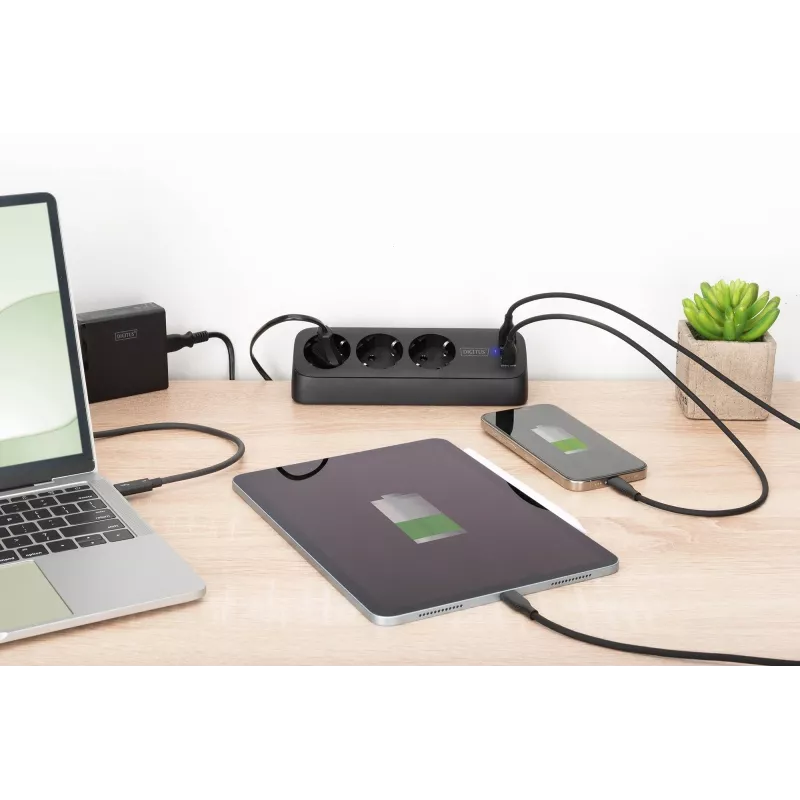 Maitinimo šakotuvas DIGITUS 3 lizdų su 2×USB-A ir 1×USB-C, 3 kintamosios srovės lizdai Tipas E/F, 1,5 m laidas, juodas