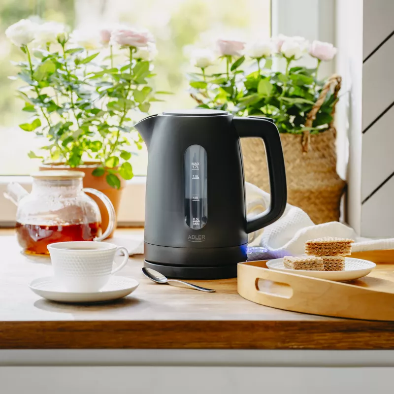 Elektrinis virdulys Adler AD 1379B — 1,7 L, 1850–2200 W, atverčiamas dangtis, 360° pagrindas, juodas