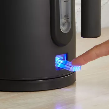 Elektrinis virdulys Petra 1,7 L 3 KW matinės juodos spalvos