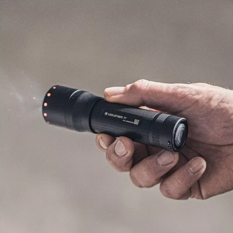 Ledlenser P7 Juoda rankinis žibintuvėlis LED