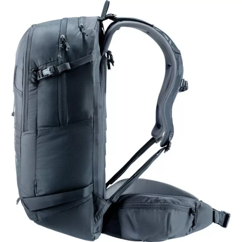 Kuprinė DEUTER Freerider Pro 34+ — techninė freeride slidžių žygiams skirta kuprinė, 34 L, juoda, šalmo laikiklis, klubų diržas