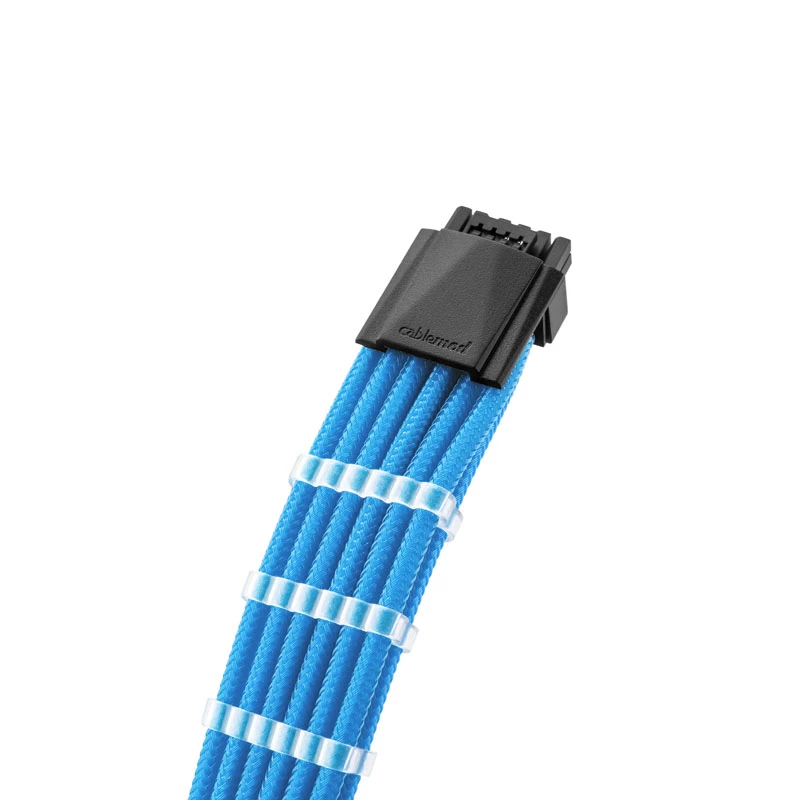 CableMod PRO ModMesh 12VHPWR kabelio ilgintuvo rinkinys — šviesiai mėlynas, sudarytas iš 3 dalių GPU 12+4 kontaktų ilgintuvų