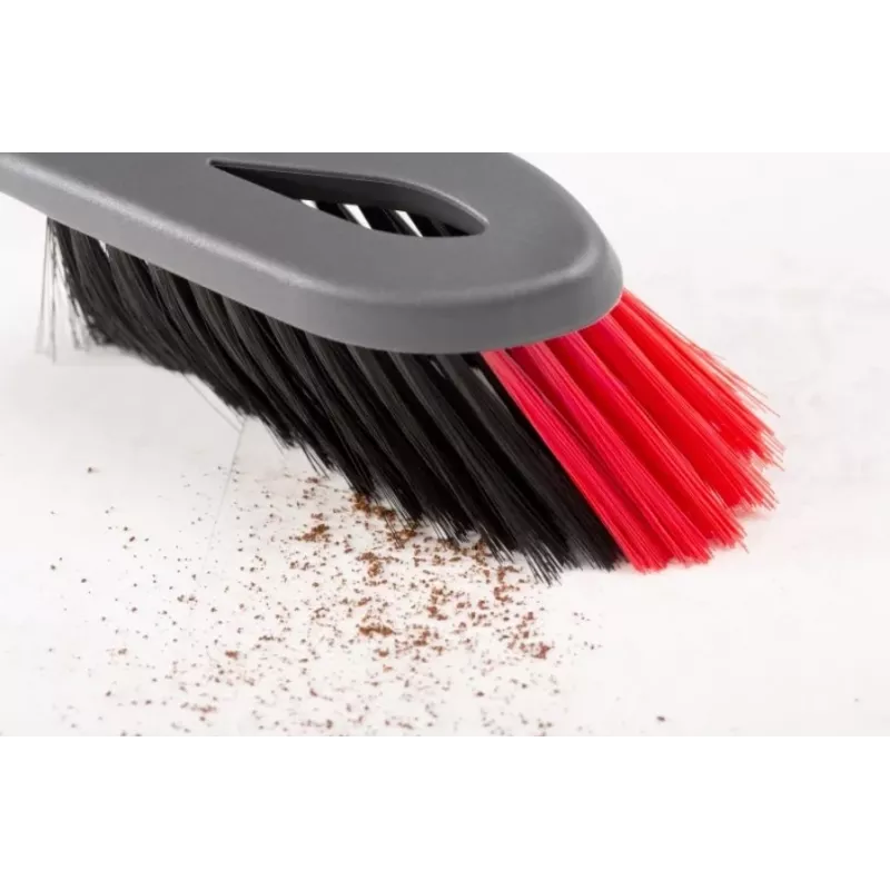 Šluotos ir semtuvo rinkinys VILEDA 141742 — technopolimero semtuvas, plastikinė rankena, minkšti/kieti šereliai, juoda, pakabinimo anga