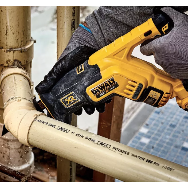 Atbulinis pjūklas DeWalt DCS367N 18 V, eiga 2,86 cm, pjovimo gylis medienoje 30 cm / metale 10 cm, svoris 2,3 kg
