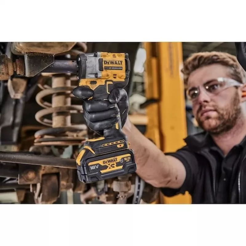 DEWALT 1/2 18V 406Nm SMŪGINIS SUKTUVAS SU ŽIEDU DCF921NT