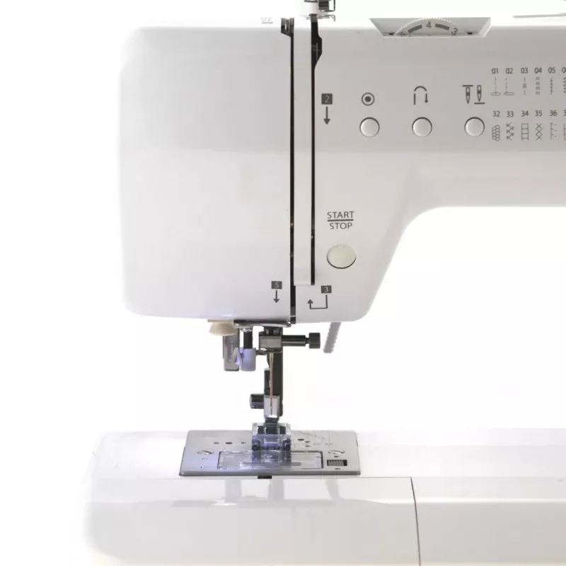 Mechaninė buitinė siuvimo mašina lucznik Malwina 2070 — 63 dygsnių raštai, 7 mm dygsnio plotis, 99 programos, automatinis sagos skylutės siuvimas, laisva rankovė